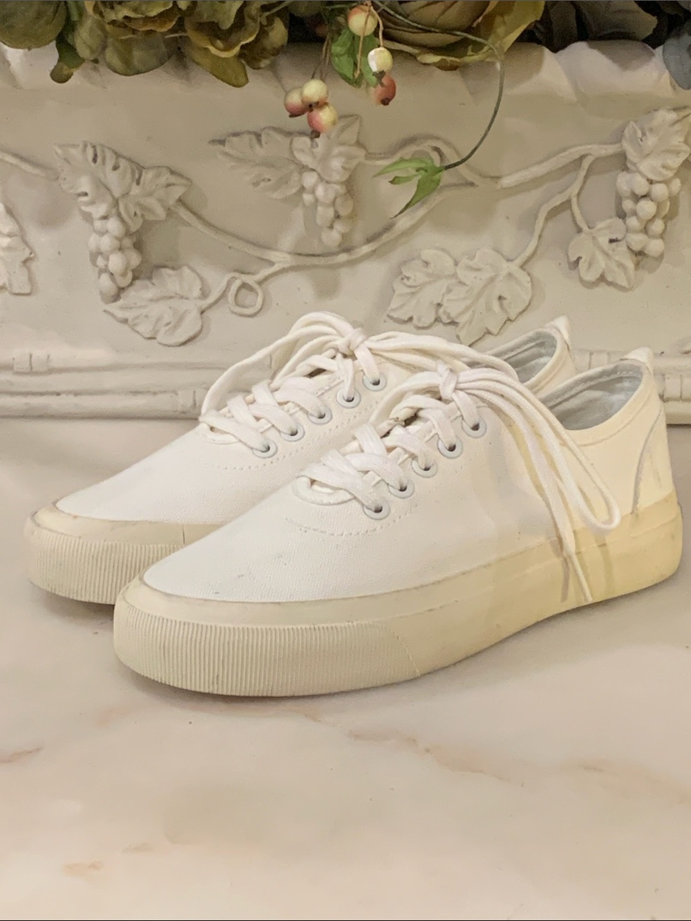 Everlane White Sneakers Size 55